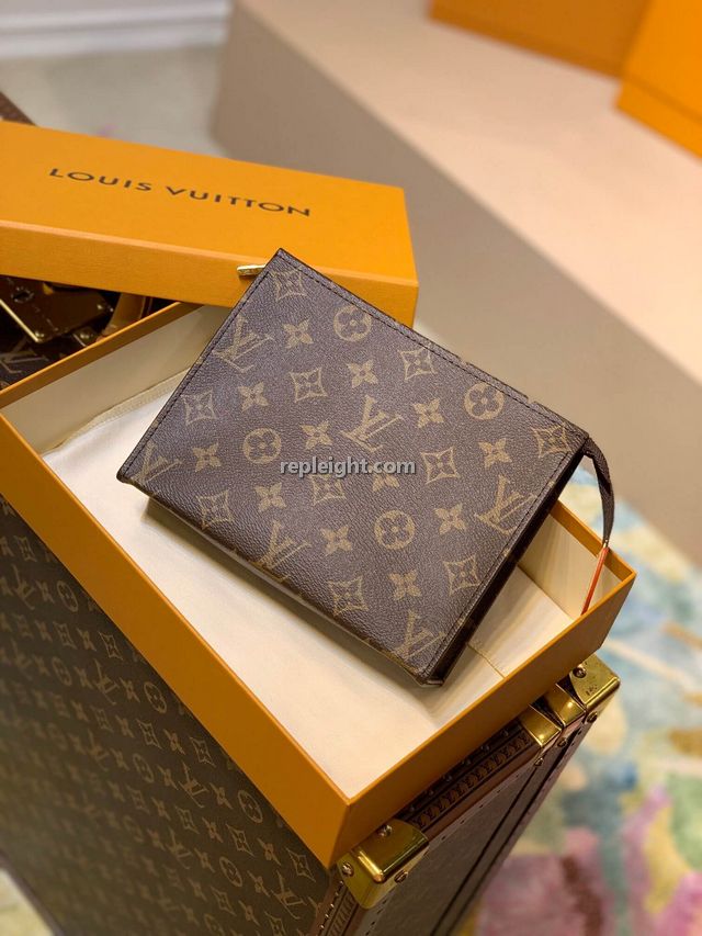 LOUIS VUITTON-M47544 모노그램 포쉐 토일레트 19