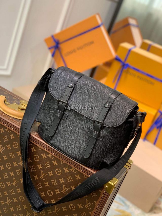 LOUIS VUITTON-M58476 루이비통 블랙 토뤼옹 가죽 크리스토퍼 메신저