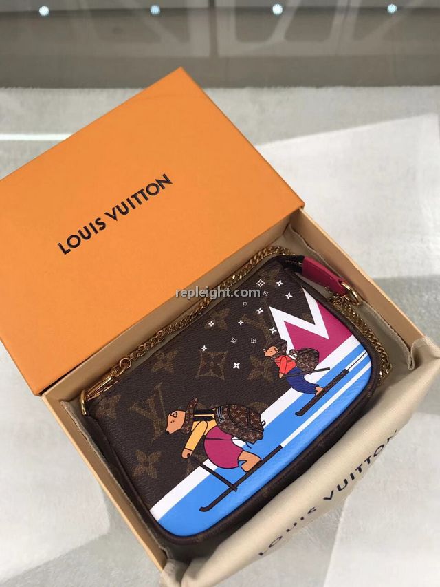 LOUIS VUITTON-M67769 루이비통 모노그램 곰돌이 프린트 장식 미니 포쉐트 악세수아