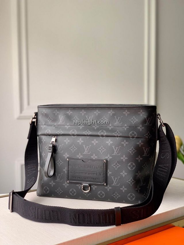 LOUIS VUITTON-M45216 루이비통 모노그램 이클립스 블랙 베사체 지피 MM