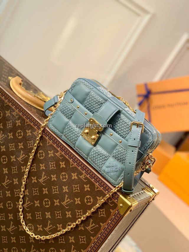 LOUIS VUITTON-M59115 루이비통 글래시어 블루 다미에 퀼트 램스킨 트로카 PM