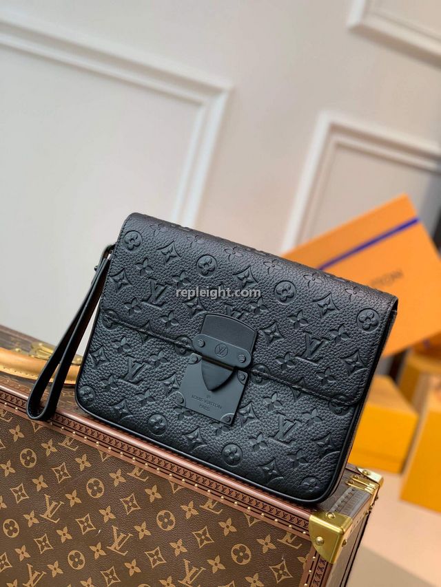 LOUIS VUITTON-M80582 루이비통 블랙 모노그램 토뤼옹 S 락 A4 파우치