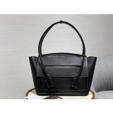 BOTTEGA VENETA-575941 보테가 베네타 네로 팔멜라토 가죽 아르코 48 백