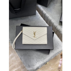 SAINT LAURENT-617662 생 로랑 블랑 퀼트 그랑 드 뿌드르 엠보스드 가죽 MONOGRAM 클러치