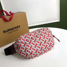 BURBERRY-80107441 버버리 버밀리언 미디엄 모노그램 프린트 범백