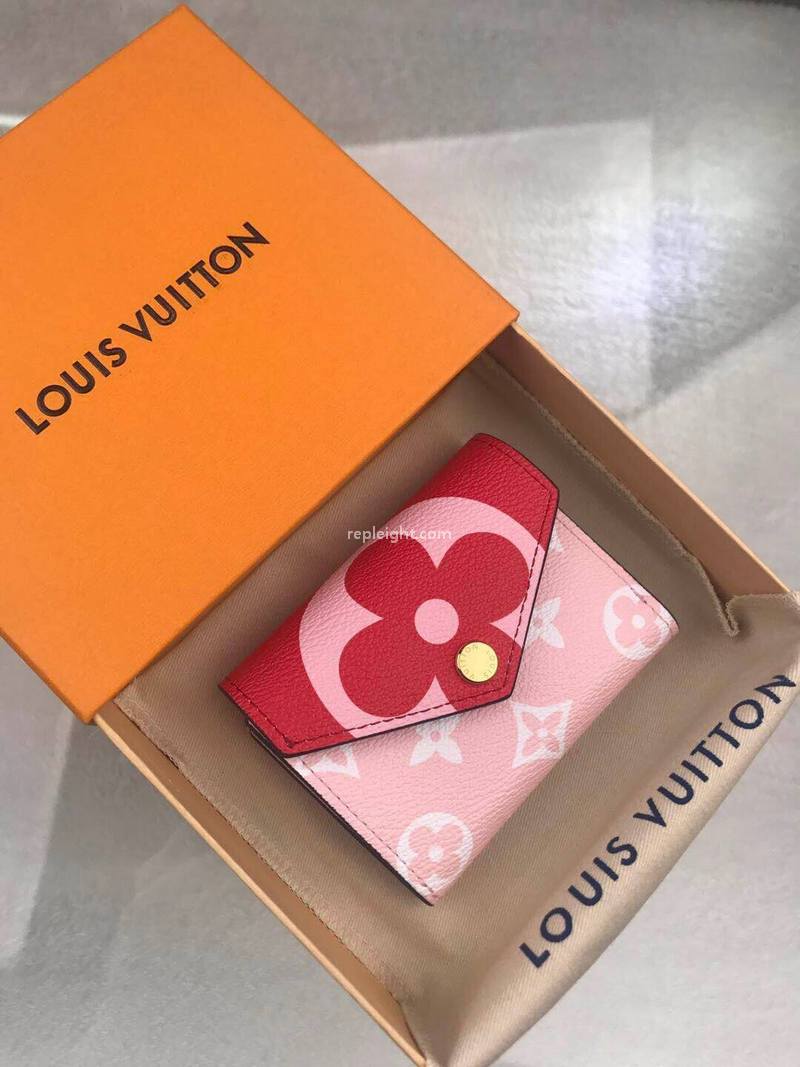 LOUIS VUITTON-M67641 루이비통 모노그램 조에 월릿