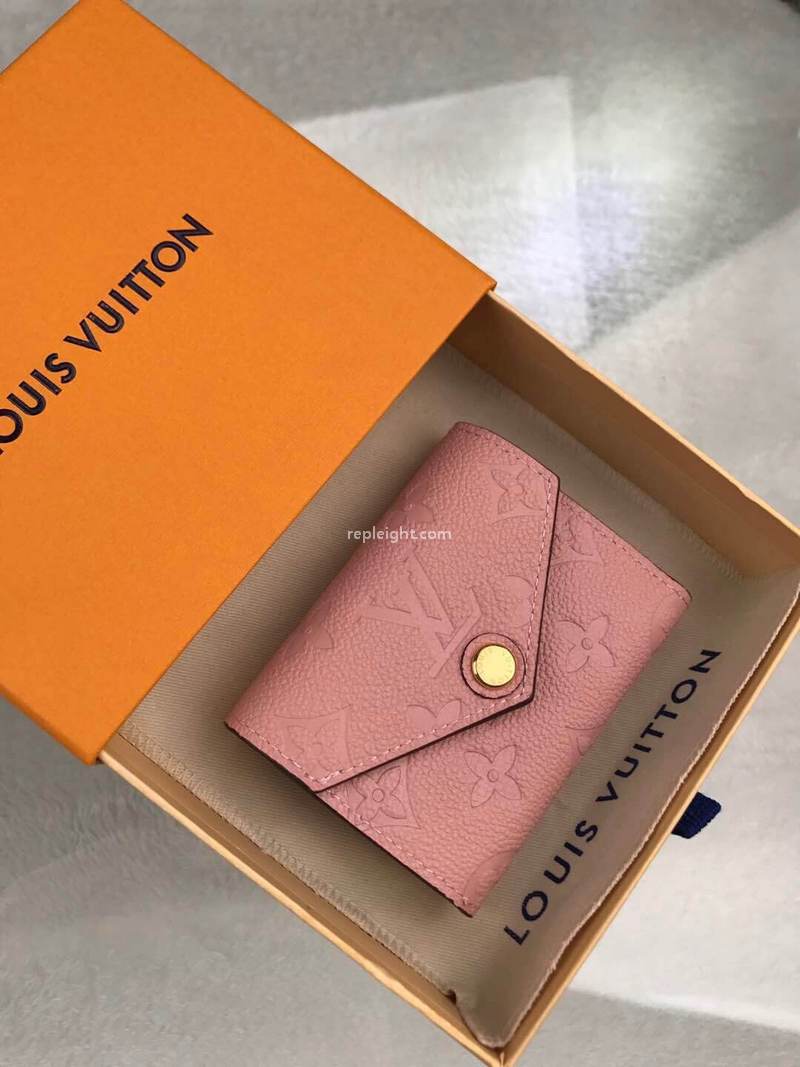 LOUIS VUITTON-M62936 루이비통 로즈 푸드르 모노그램 앙프렝뜨 조에 월릿