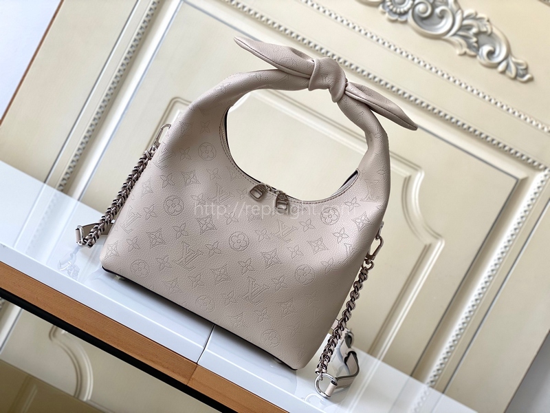 LOUIS VUITTON-M20700 루이비통 마히나 송아지 가죽 와이 낫 PM