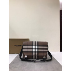 BURBERRY-80547181 버버리 체크 가죽 라지 메신저 백