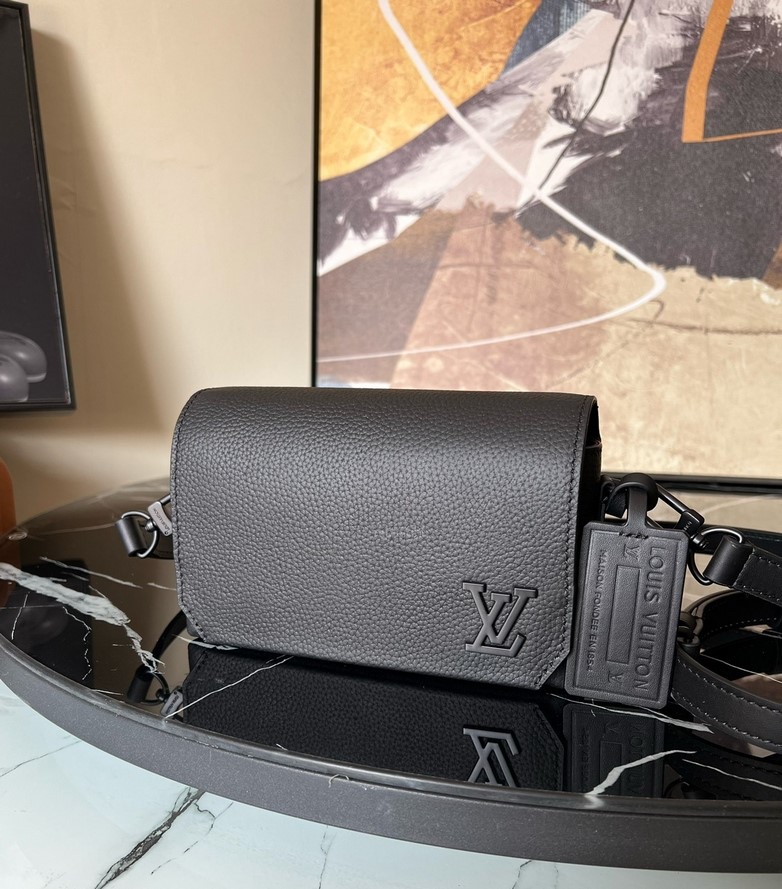 LOUIS VUITTON-M82085 패스트라인 웨어러블 월릿