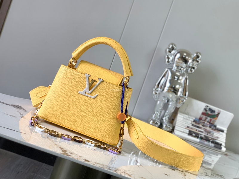 LOUIS VUITTON-M21798 카퓌신 미니