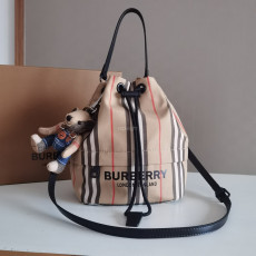 BURBERRY-버버리 ICON STRIPE NYLON DRAWCORD POUCH (2)