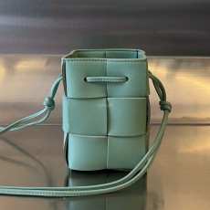 보테가 베네타- 680217VCQC43403 Mini Cassette 카세트 Bucket Bag