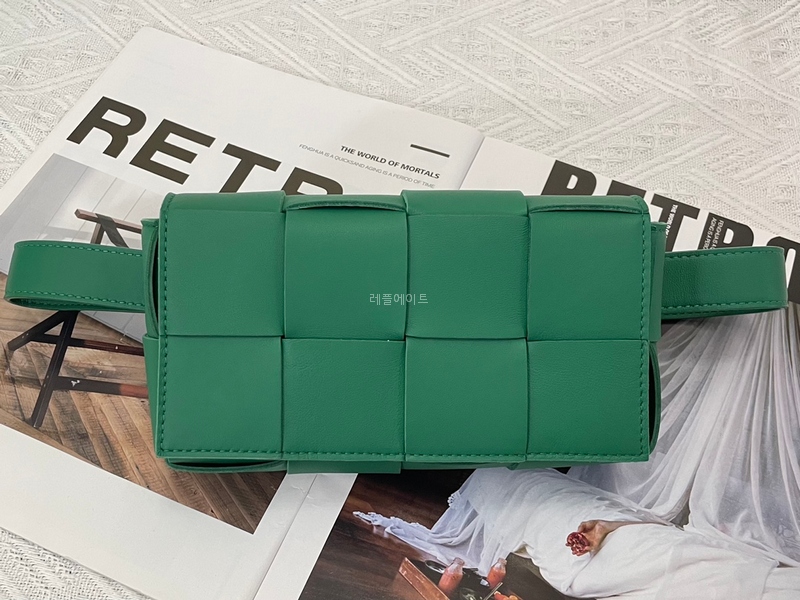 보테가 베네타- BOTTEGA VENETA 668572VMAY13182  양가죽 벨트 카세트 Cassette Belt Bag