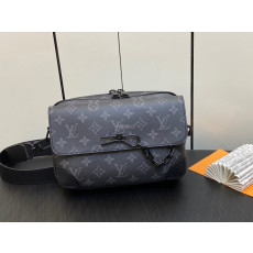 LOUIS VUITTON - 루이비통 m46795 스티머 메신저