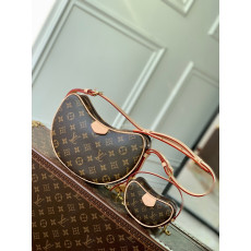 LOUIS VUITTON - 루이비통 M46828 LV REMIX 크로와상 MM